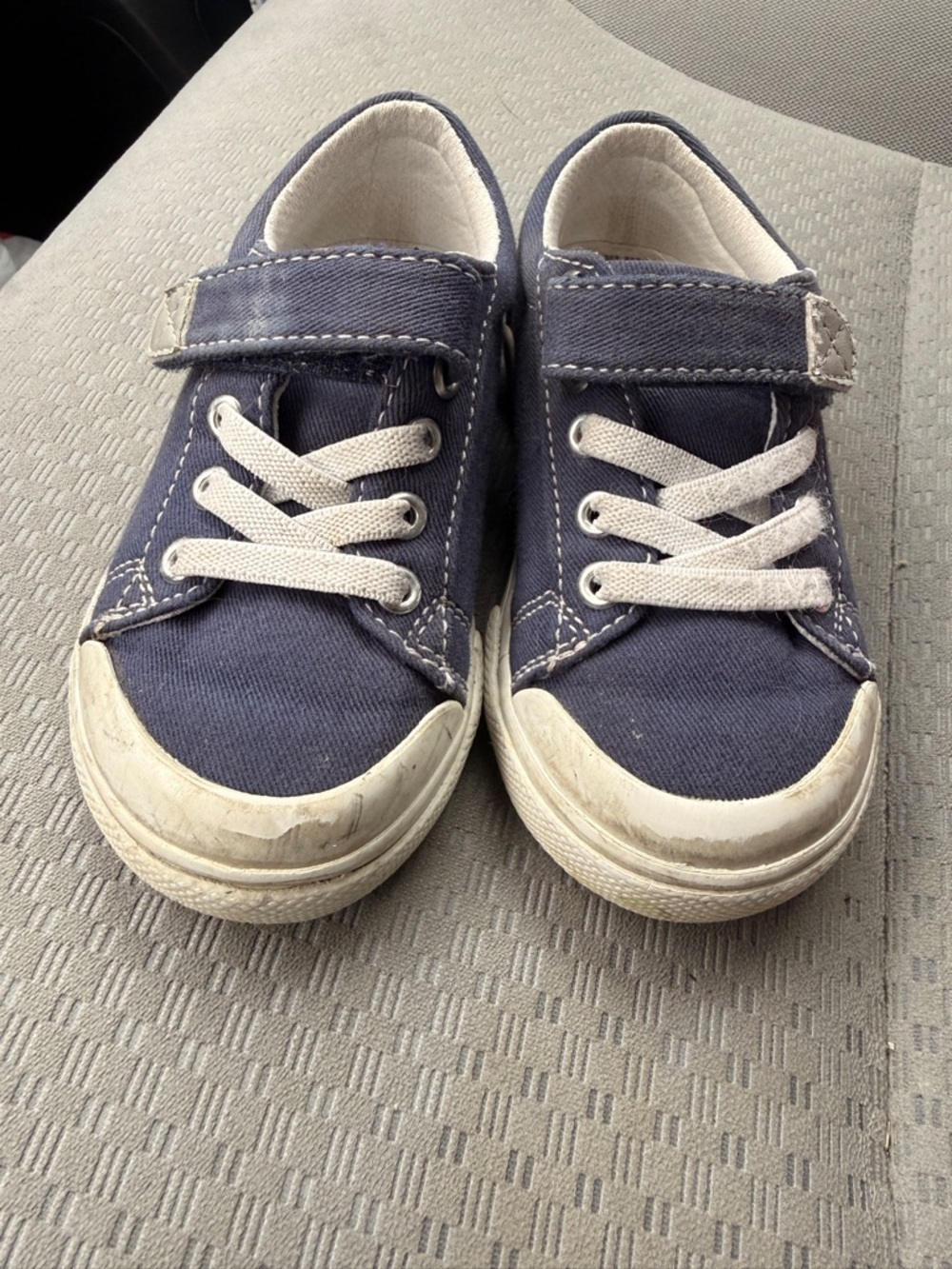 FootMates Toddler Sneakers size 6
